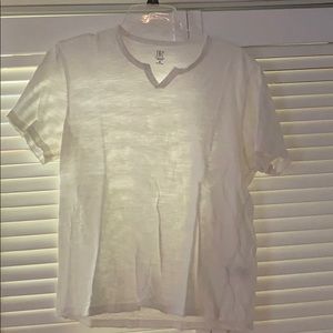 White v neck tee